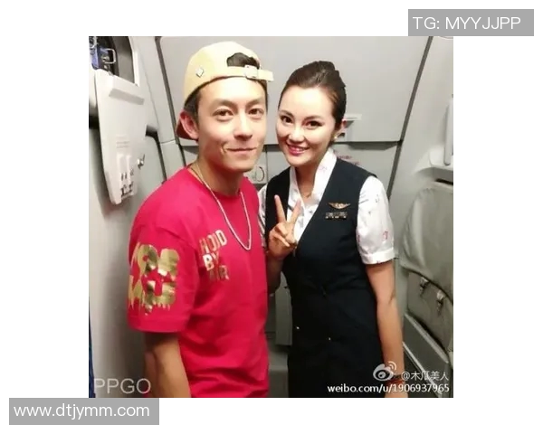 普京与足球明星亲密合影展现运动精神与友谊的完美结合